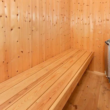 8 Person In Oksbol-by Traum *